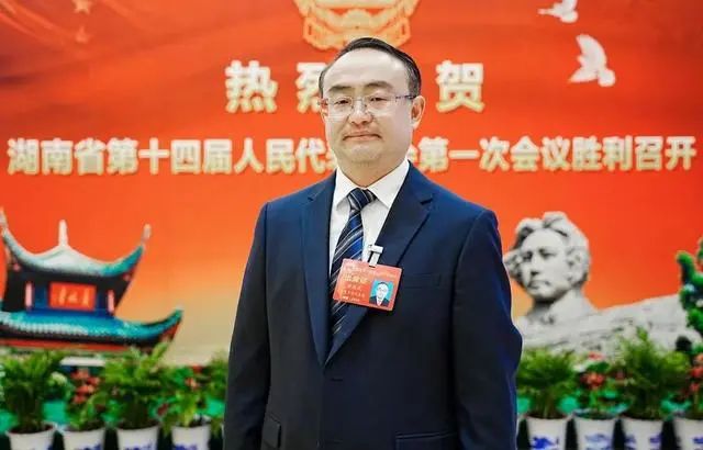 張家界市桑植縣委副書記、縣長梁高武:“喊”回10萬老鄉,和大家一塊過年 張家界市桑植縣委副書記、縣長梁高武:“喊”回10萬老鄉,和大家一塊過年