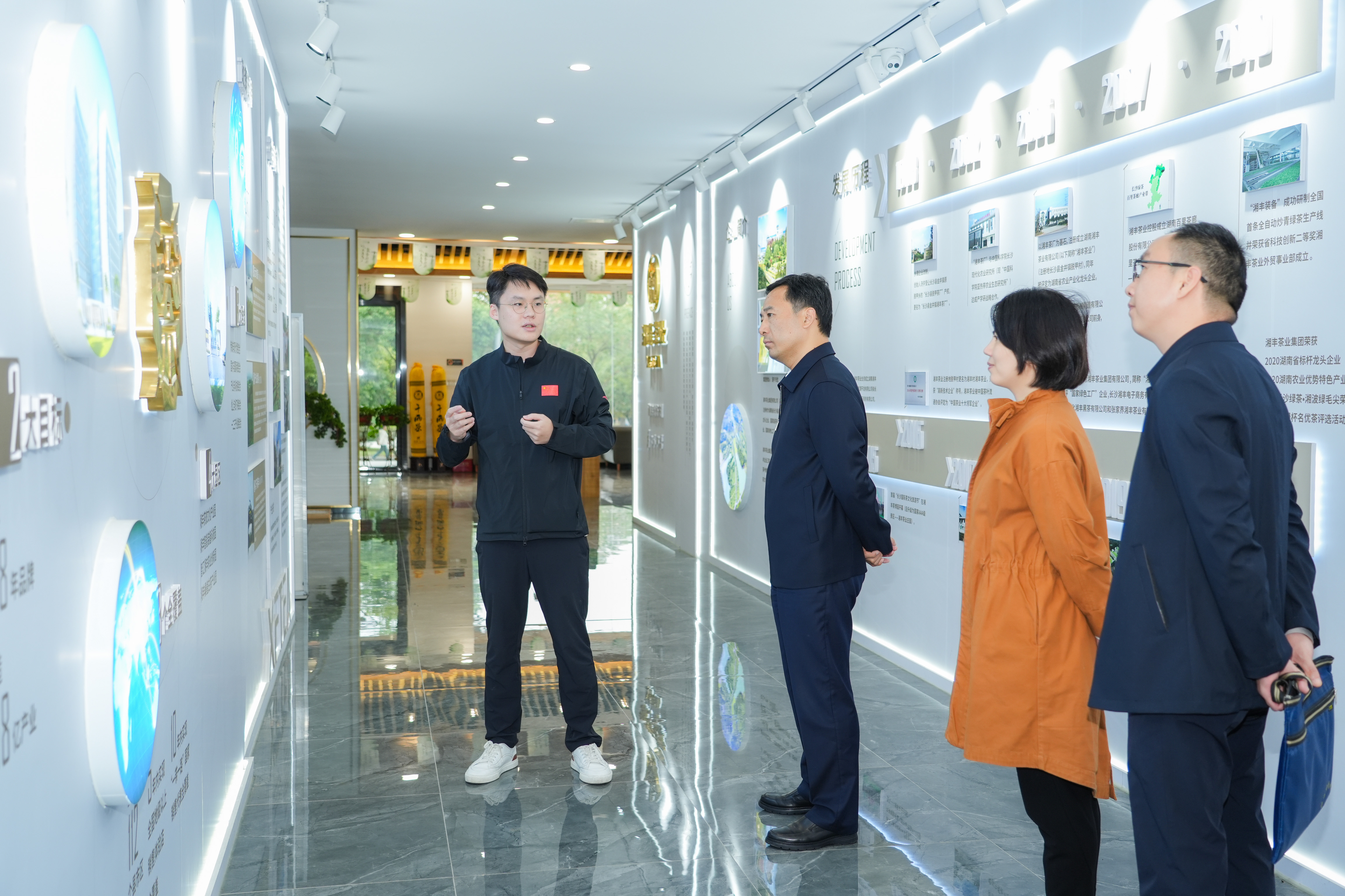 楊光華走訪慰問知名民主人士——湘豐茶業(yè)集團(tuán)董事長(zhǎng)湯程霖